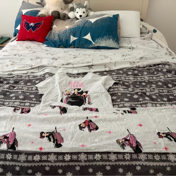 Disney Hocus Pocus Light Gray pajamas - Picture 2 of 5